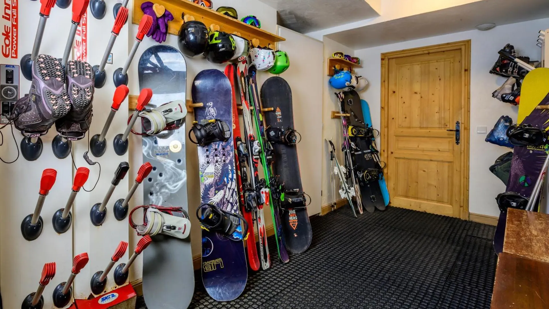 Hotel Chalet Leman By Snow Retreat Catered Chalets Courchevel France